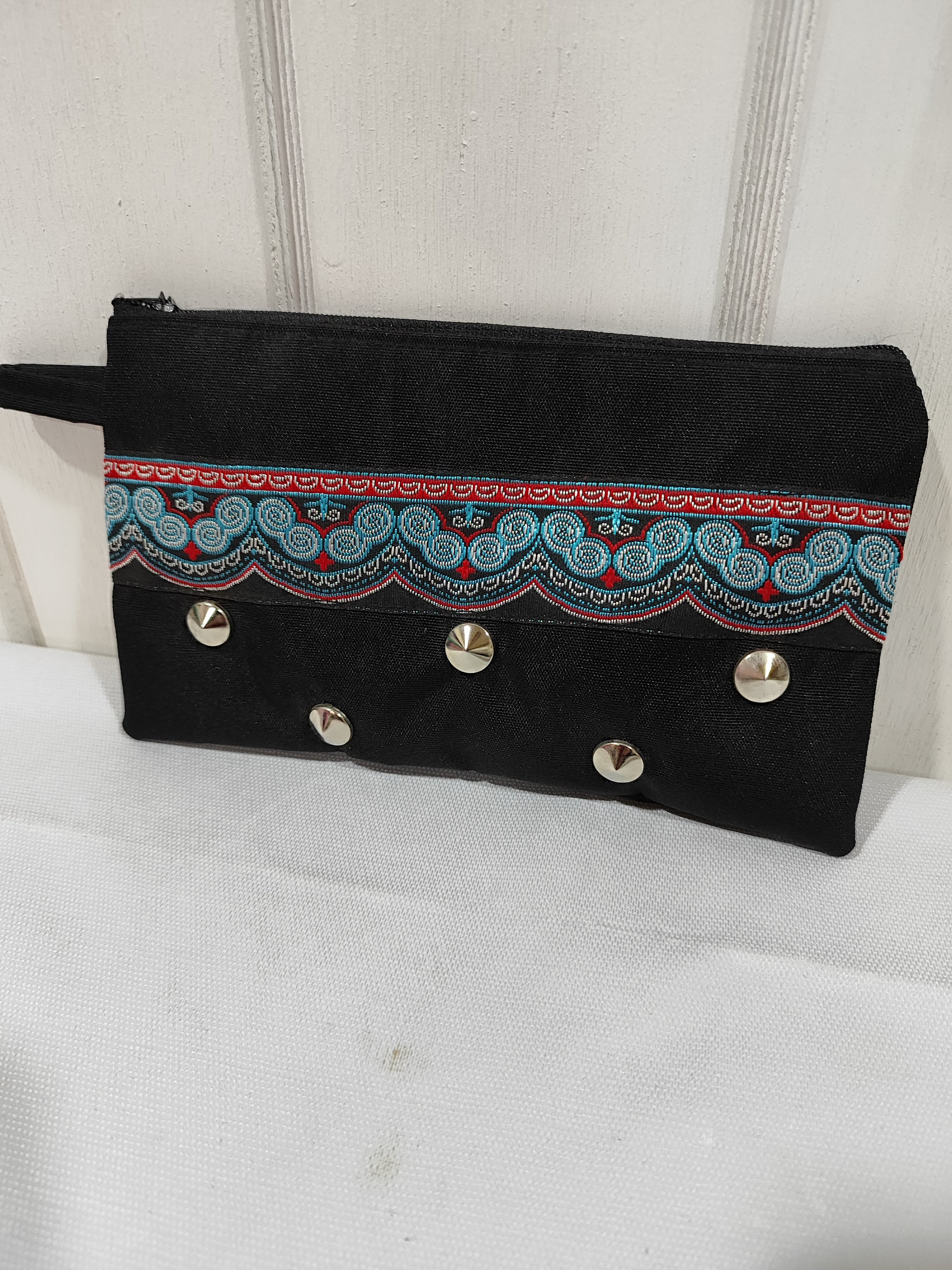 Estuche tachas plateadas